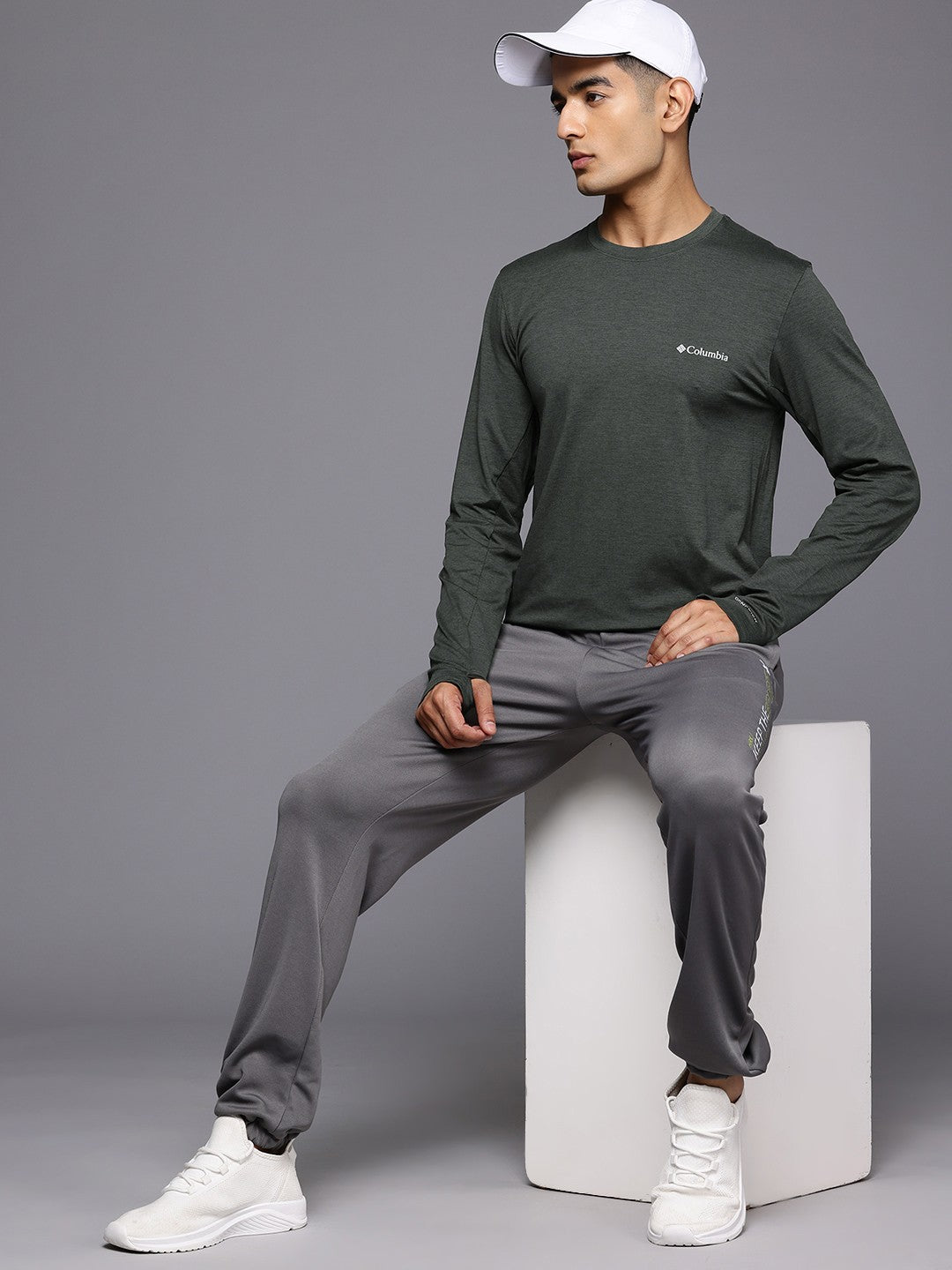A Men Wearing Columbia Men Black Tech Trail Long Sleeve Crew II (Sun Protection)