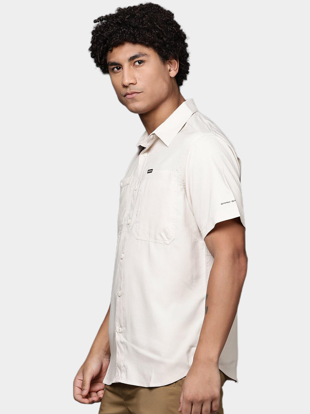 A Men Wearing Columbia Men Brown Silver Ridge Utility Lite Short Sleeve (Sun Protection)