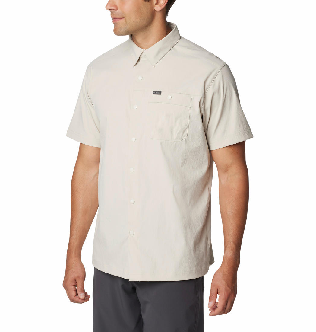 A Men Wearing Columbia Men Brown Landroamer Ripstop SS Shirt (Sun Protection)