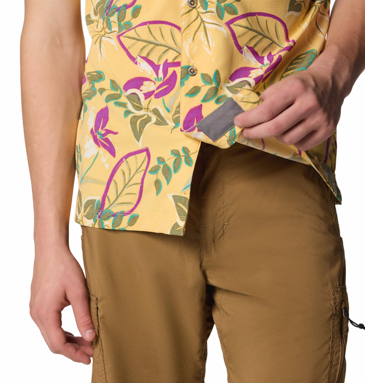 A Men Wearing Columbia Men Yellow Tech Trail Utility Printed Woven SS (Sun Protection)