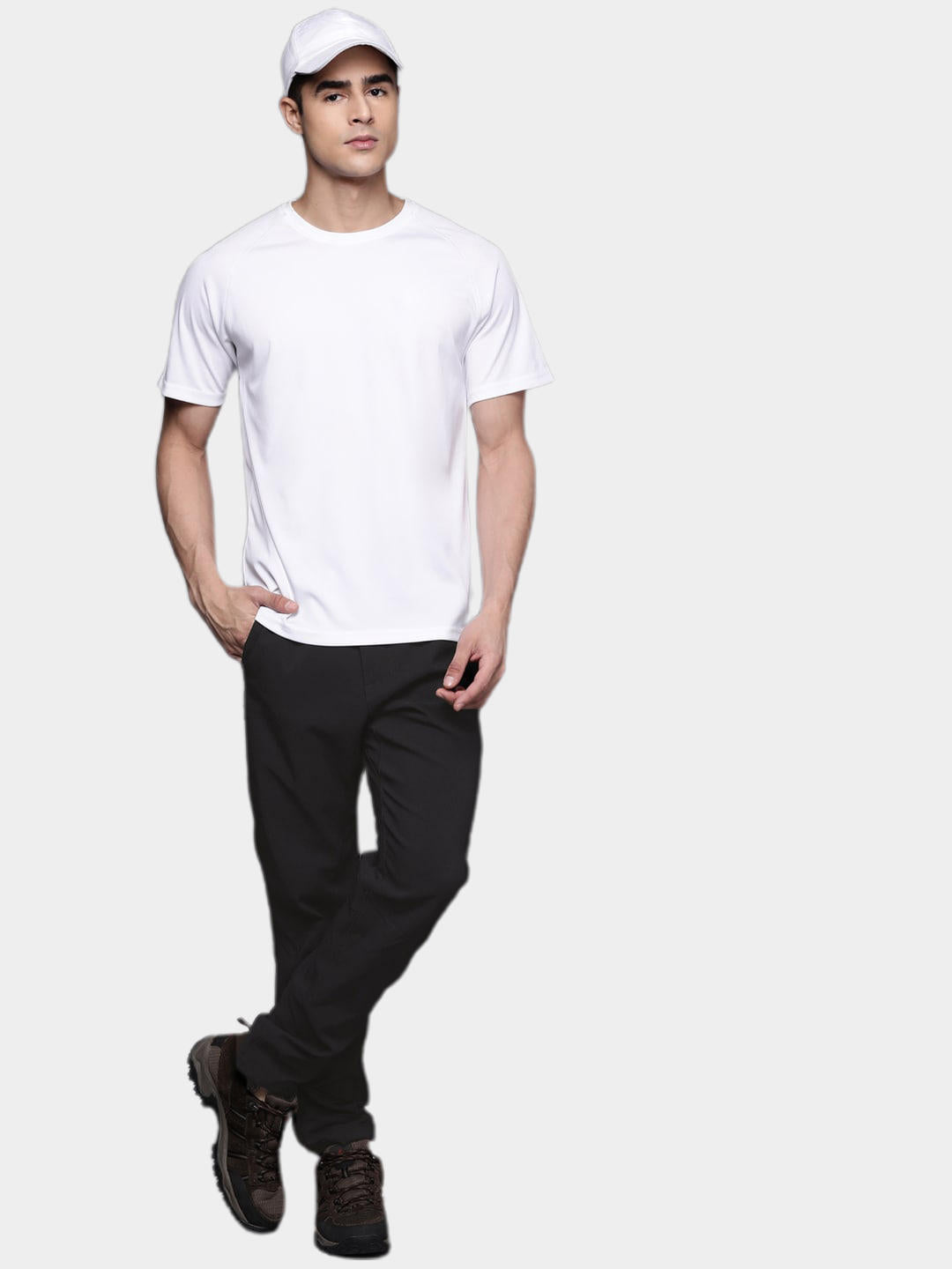 A Men Wearing Columbia Men Black Passo Alto III Heat Pant