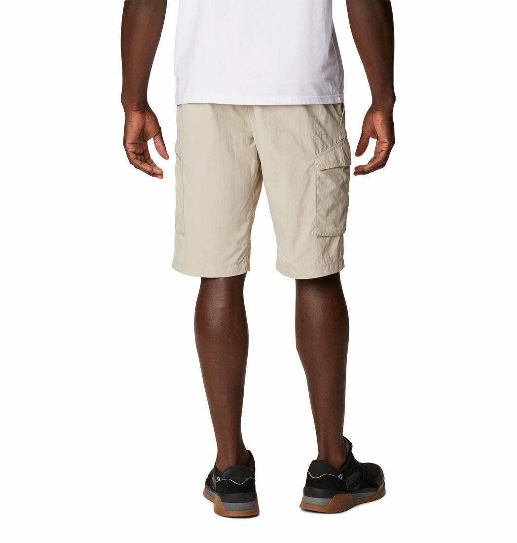 A Men Wearing Columbia Men Beige Silver Ridge Cargo Short (Sun Protection)