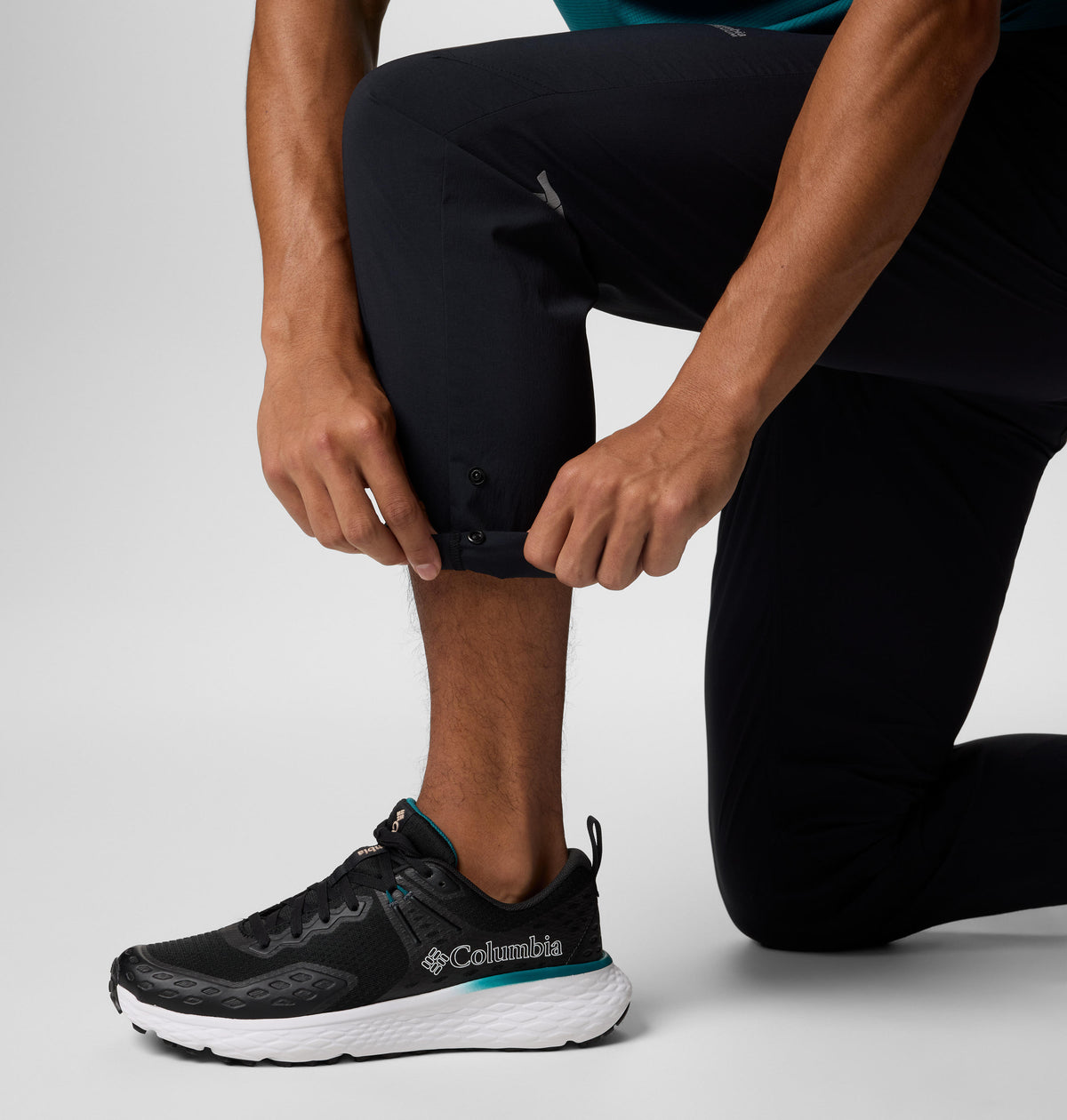 A Men Wearing Columbia Men Black Wanoga Lightweight Pant (Sun Protection)