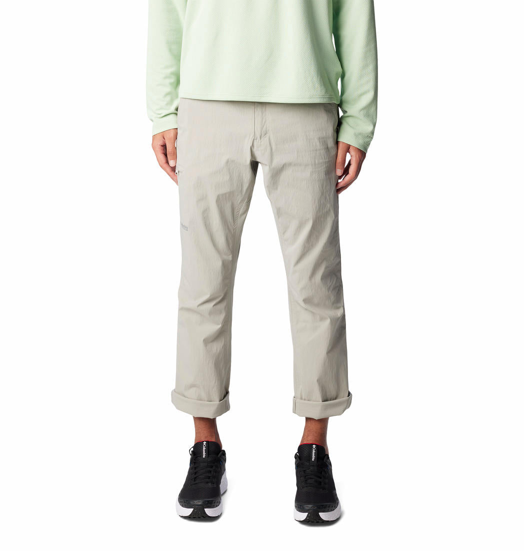 A Men Wearing Columbia Men Grey Wanoga Lightweight Pant (Sun Protection)