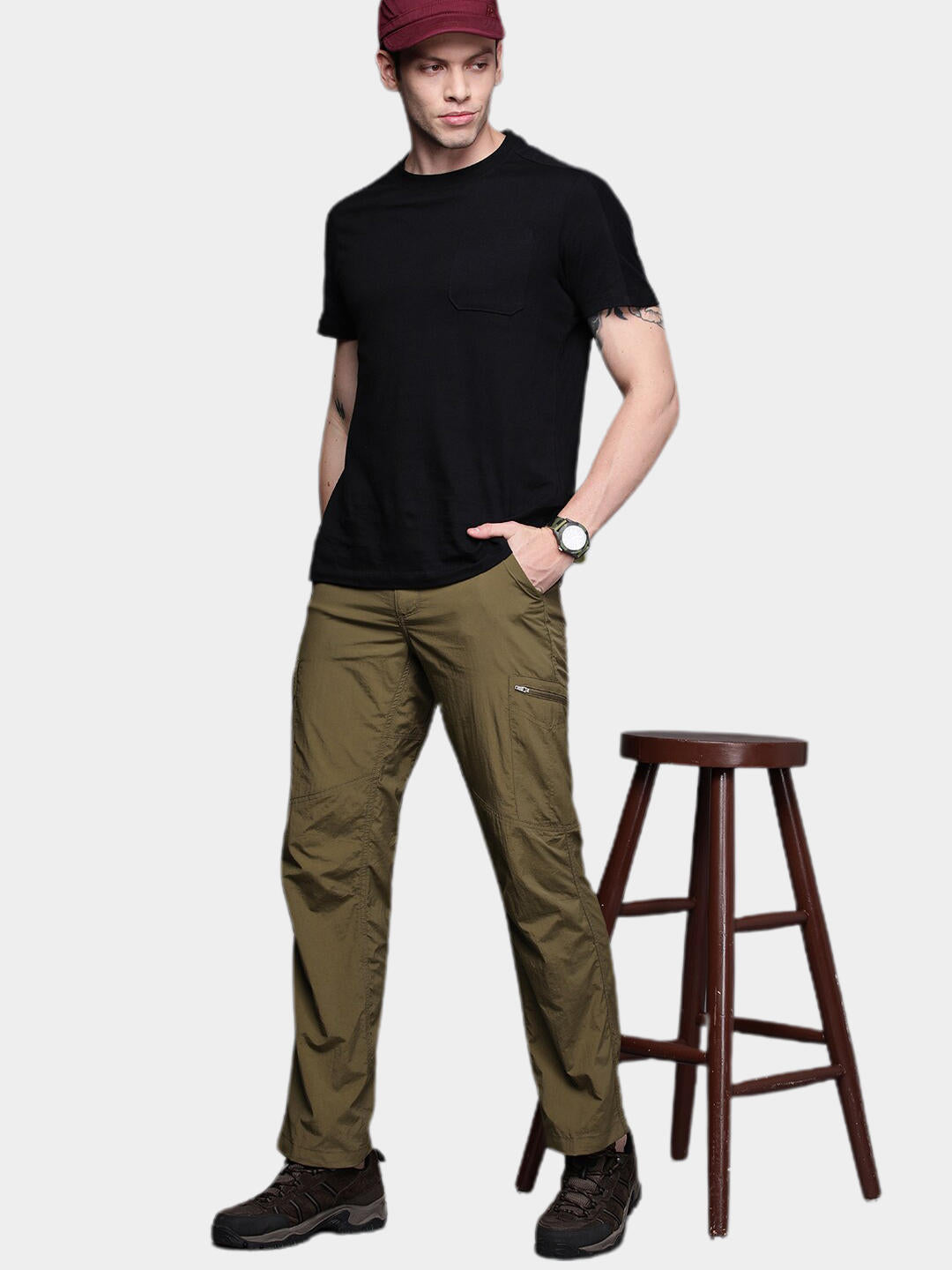 A Men Wearing Columbia Men Green Silver Ridge Cargo Pant (Sun Protection)