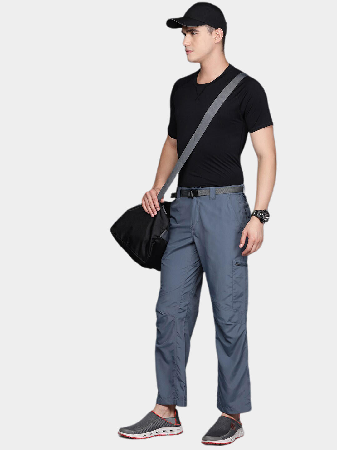 A Men Wearing Columbia Men Blue Silver Ridge Cargo Pant (Sun Protection)