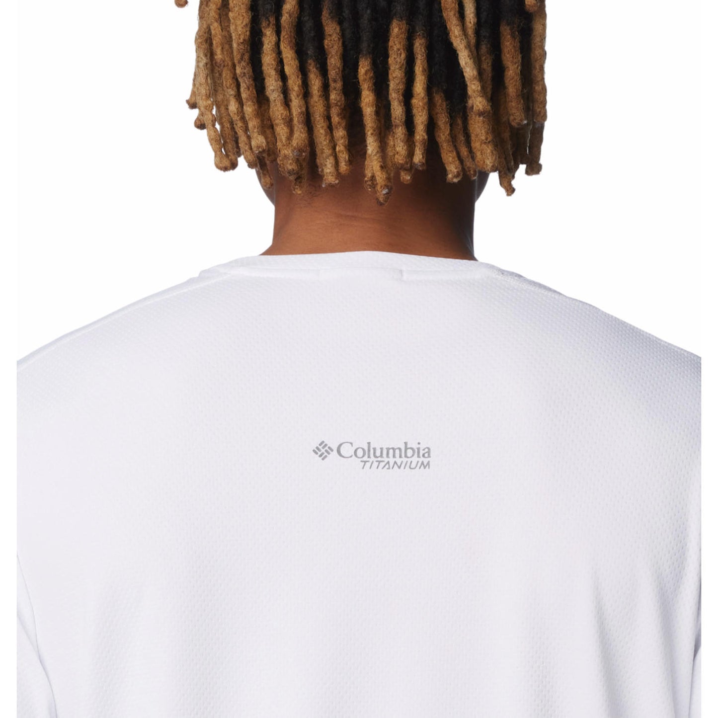 A Men Wearing Columbia Men White Summit Valley LS Crew (Sun Protection)