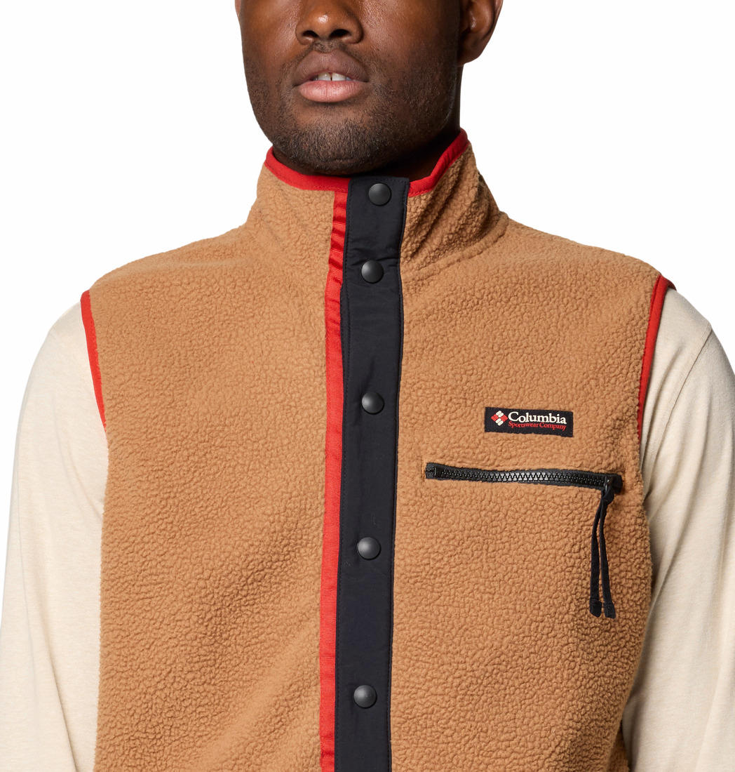 A Men Wearing Columbia Men Brown Helvetia II Vest