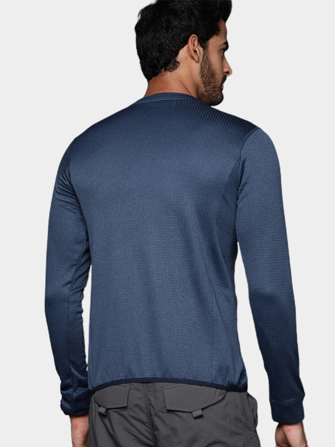 A Men Wearing Columbia Men Blue Park View Crew