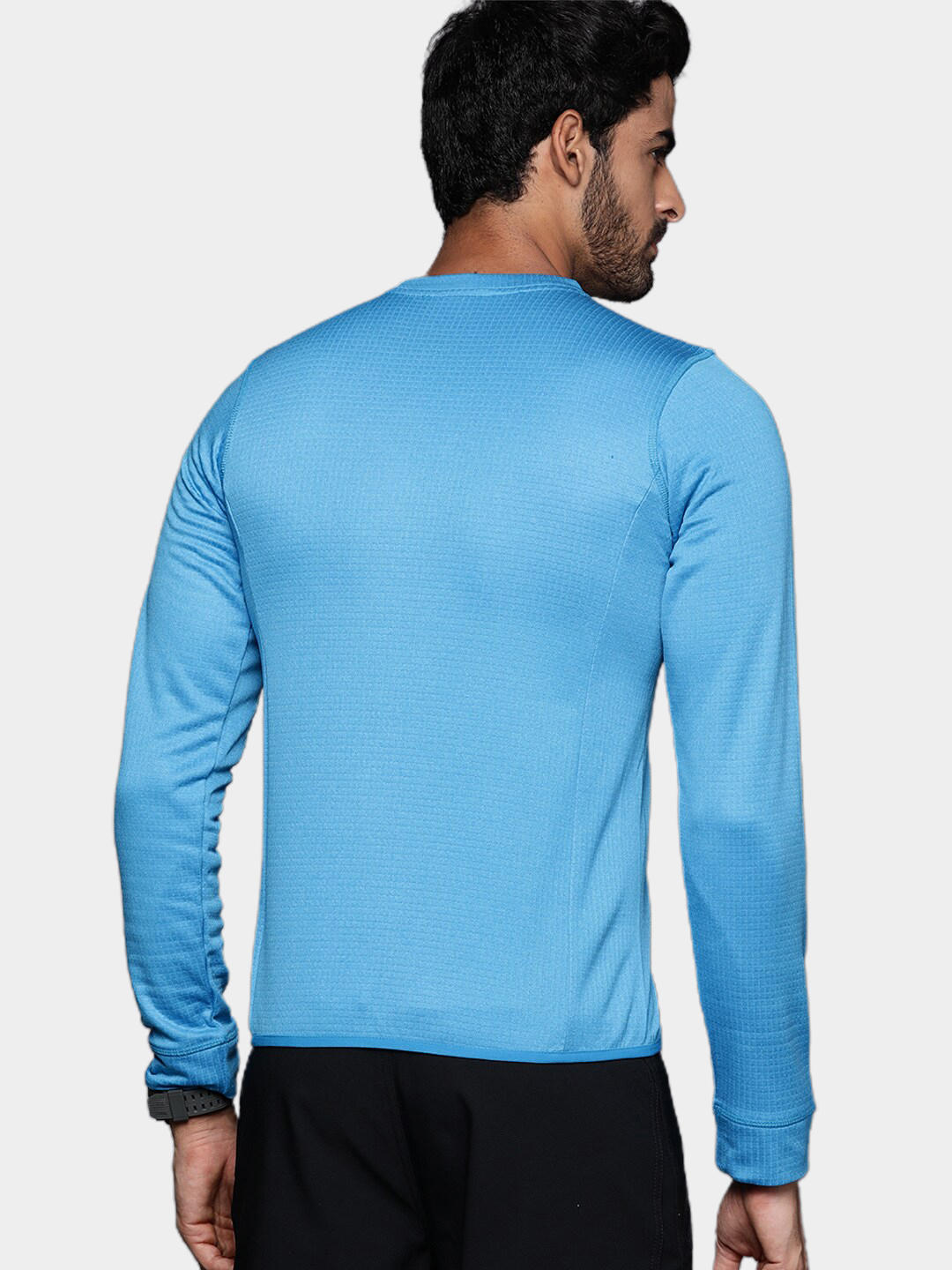 A Men Wearing Columbia Men Blue Park View Crew