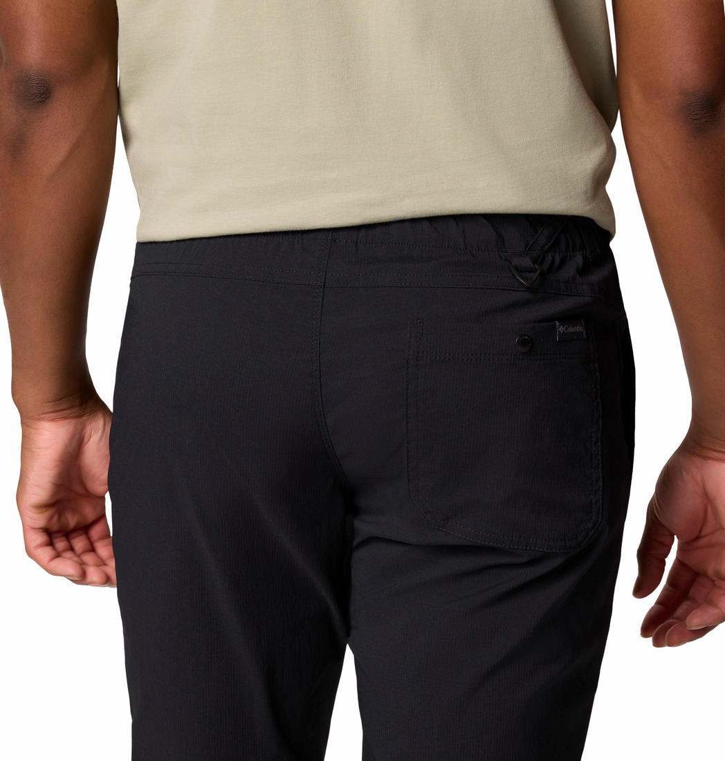A Men Wearing Columbia Men Black Landroamer Ripstop Pant II (Sun Protection)