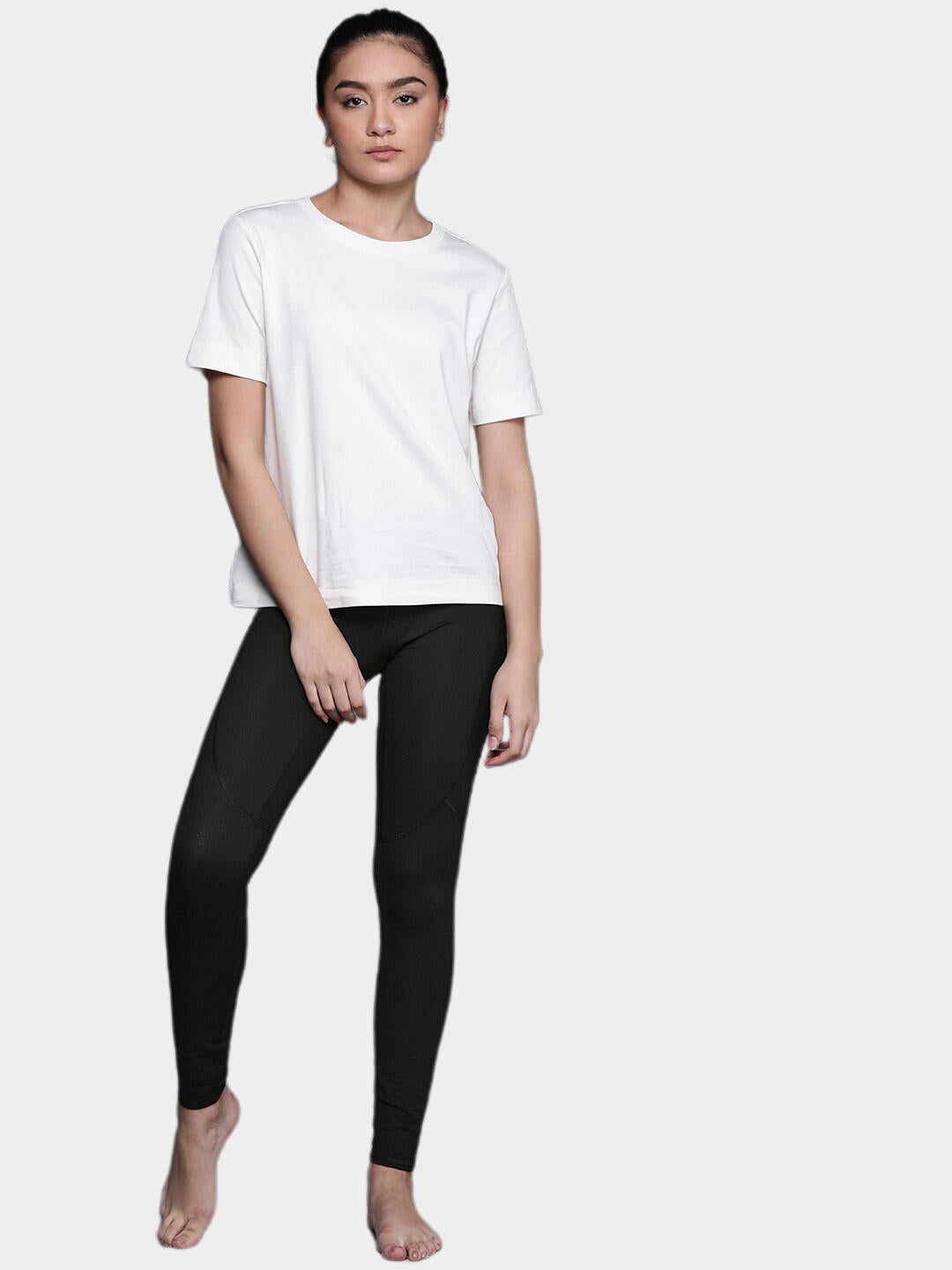 A Women Wearing Columbia Women Black W OH3D Knit Tight II (Non Returnable)