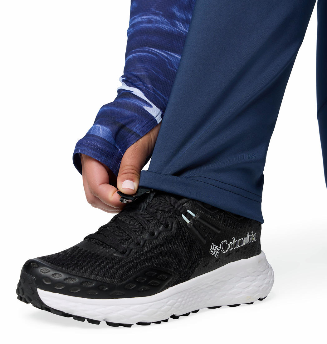 A Women Wearing Columbia Women Blue Vast Canyon High-Rise Softshell Pant