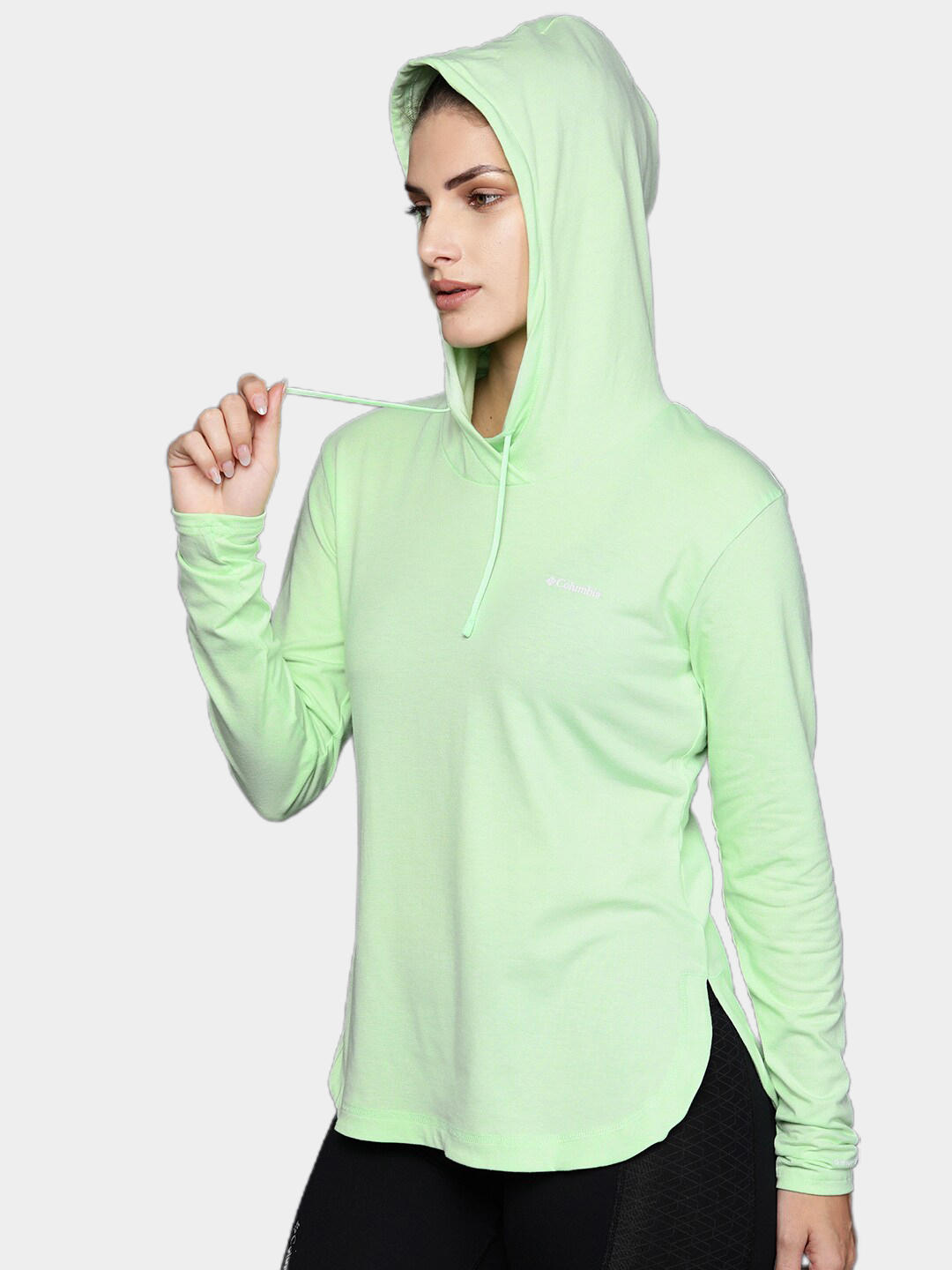 A Women Wearing Columbia Women Green Sun Trek Hooded Pullover (Sun Protection)