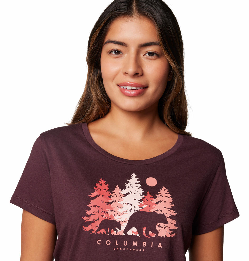 A Women Wearing Columbia Women Red Daisy Days SS Graphic Tee