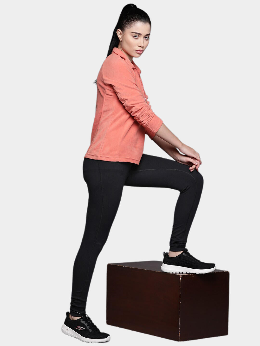 A Women Wearing Columbia Women Black Heavyweight II Tight (Non Returnable)