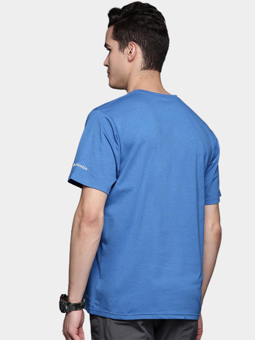 A Men Wearing Columbia Men Blue Men's Sun Trek Short Sleeve Graphic Tee (Sun Protection)