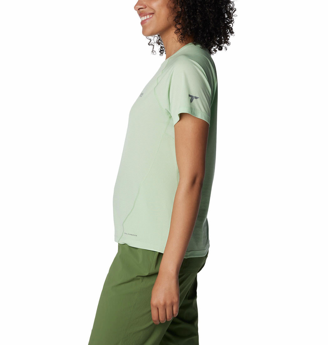A Women Wearing Columbia Women Green Cirque River Short Sleeve Crew