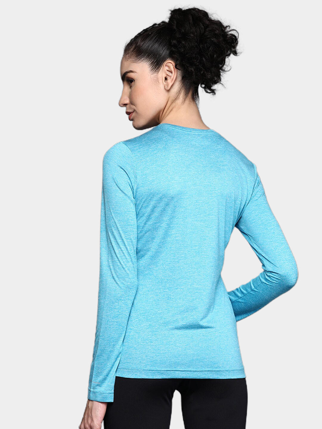 A Women Wearing Columbia Women Blue Columbia Hike LS Shirt