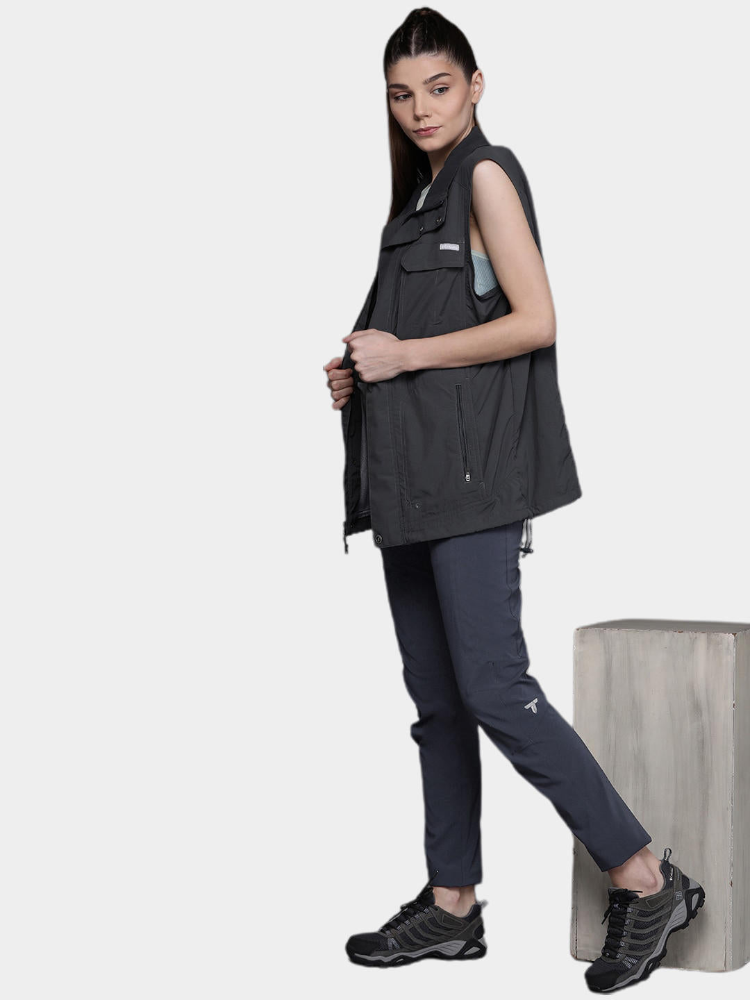 A Women Wearing Columbia Women Navy Blue W Titan Pass Pant (Sun Protection)