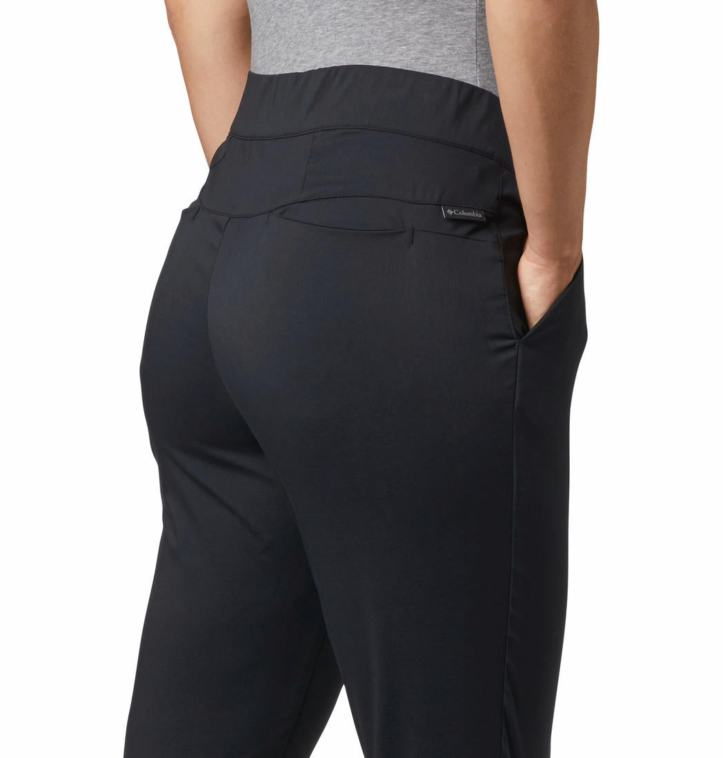 A Women Wearing Columbia Women Black Firwood Camp II Pant (Sun Protection)