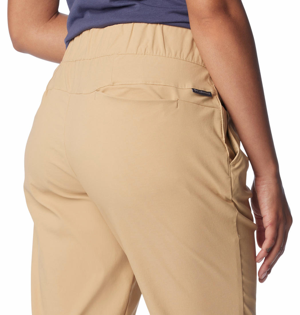 A Women Wearing Columbia Women Brown Firwood Camp II Pant (Sun Protection)