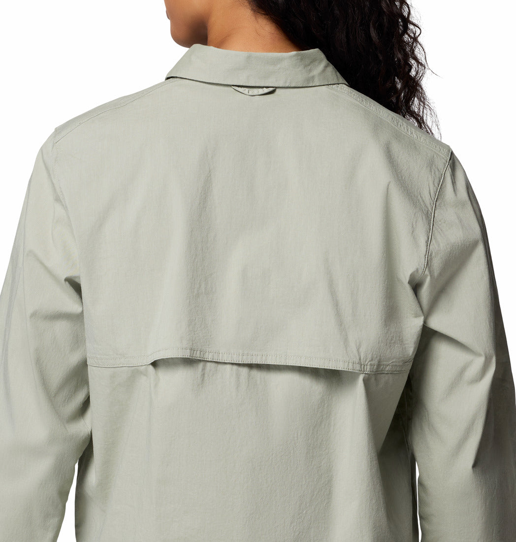 A Women Wearing Columbia Women Green Brea Falls Woven LS