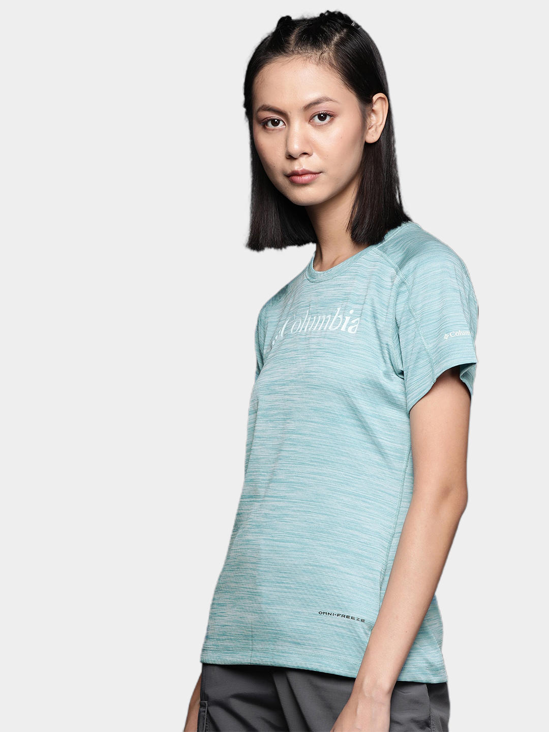 A Women Wearing Columbia Women Blue W Zero Rules Graphic Crew (Sun Protection)