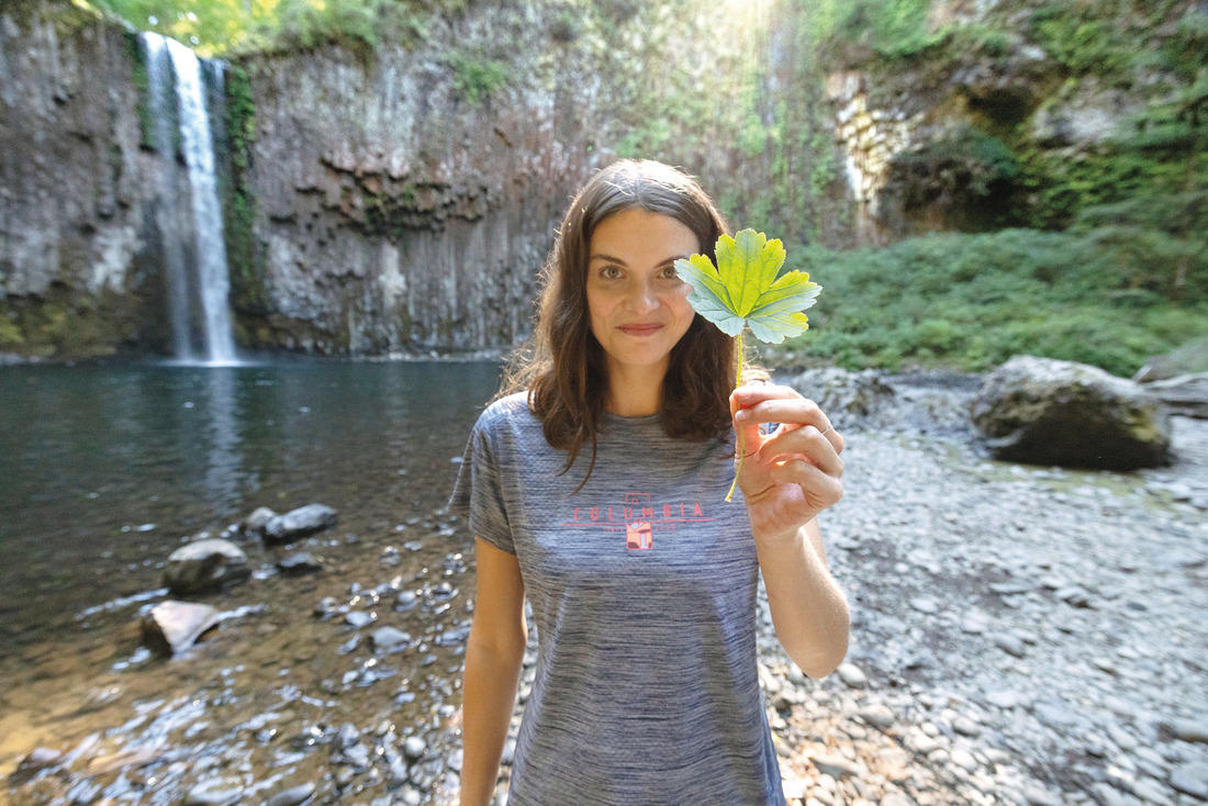 A Women Wearing Columbia Women Navy Blue W Zero Rules Graphic Crew (Sun Protection)