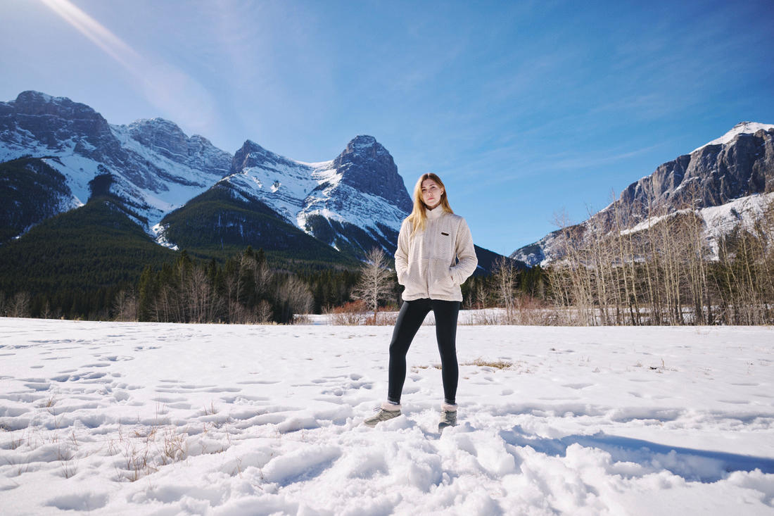 A Women Wearing Columbia Women Black Boundless Trek Legging