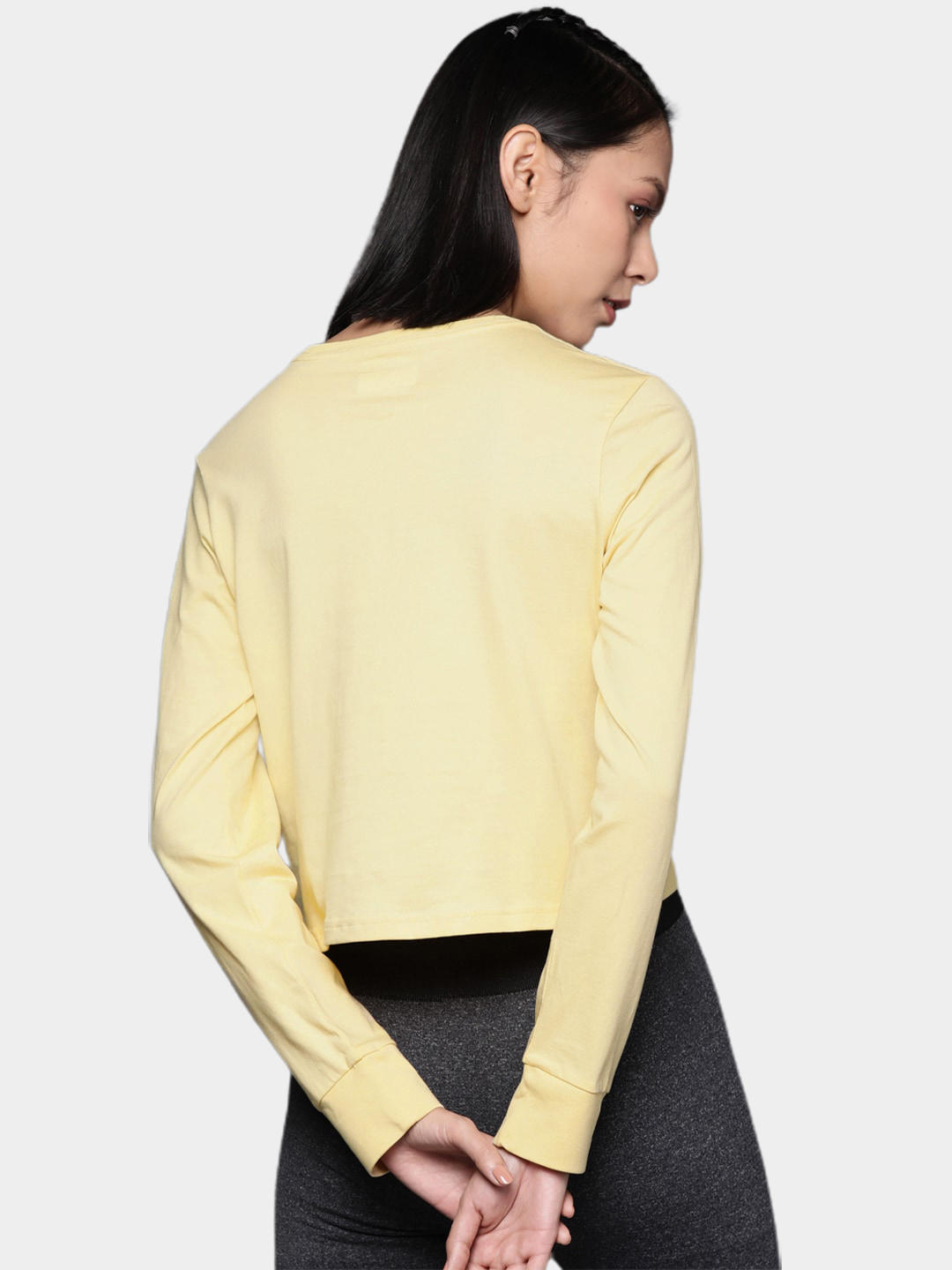 A Women Wearing Columbia Women Yellow North Cascades LS Printed