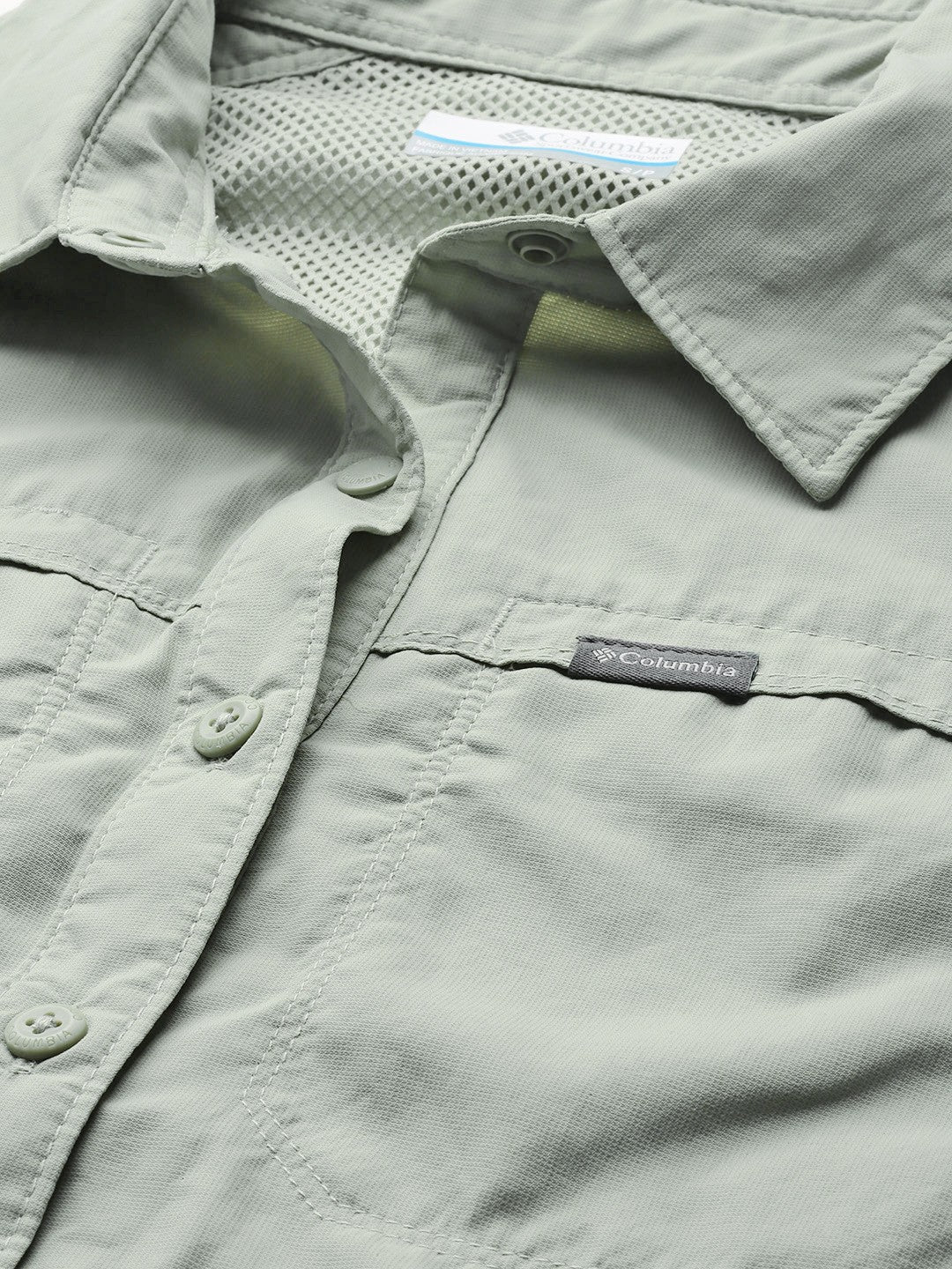A Women Wearing Columbia Women Green Silver Ridge 3.0 SS (Sun Protection)