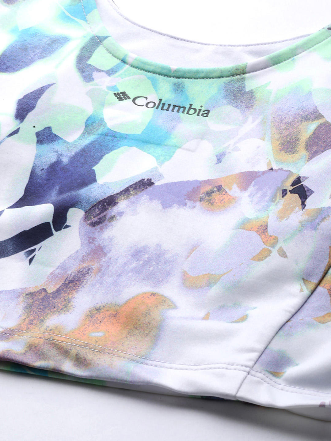 A Women Wearing Columbia Women Multi Boundless Trek Tank