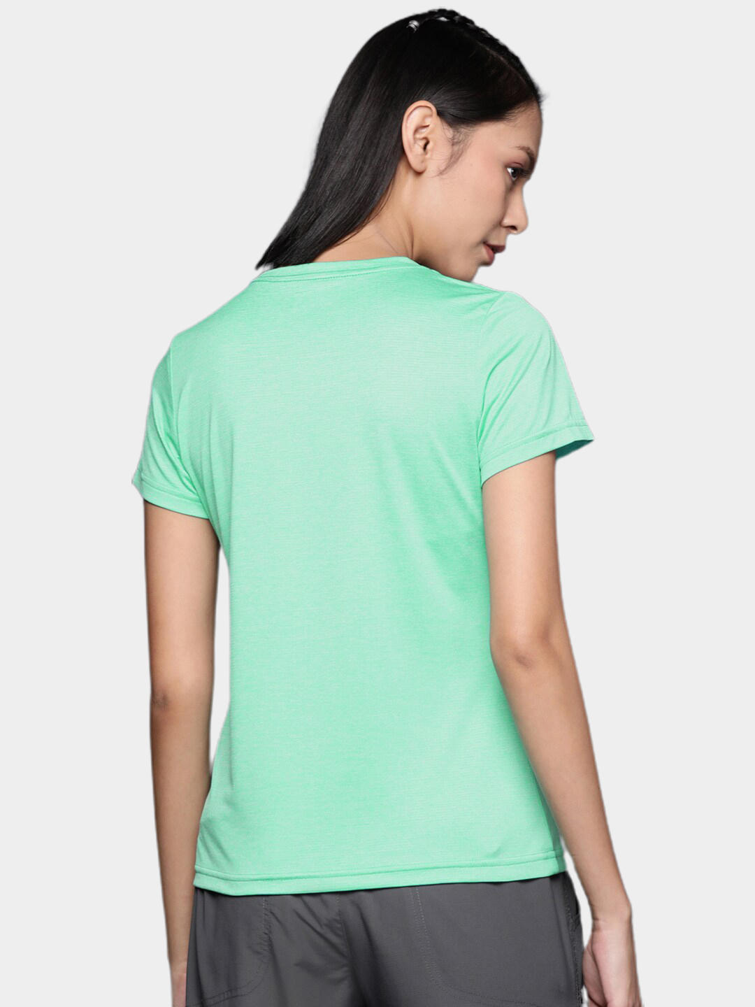 A Women Wearing Columbia Women Green Columbia Hike SS Crew