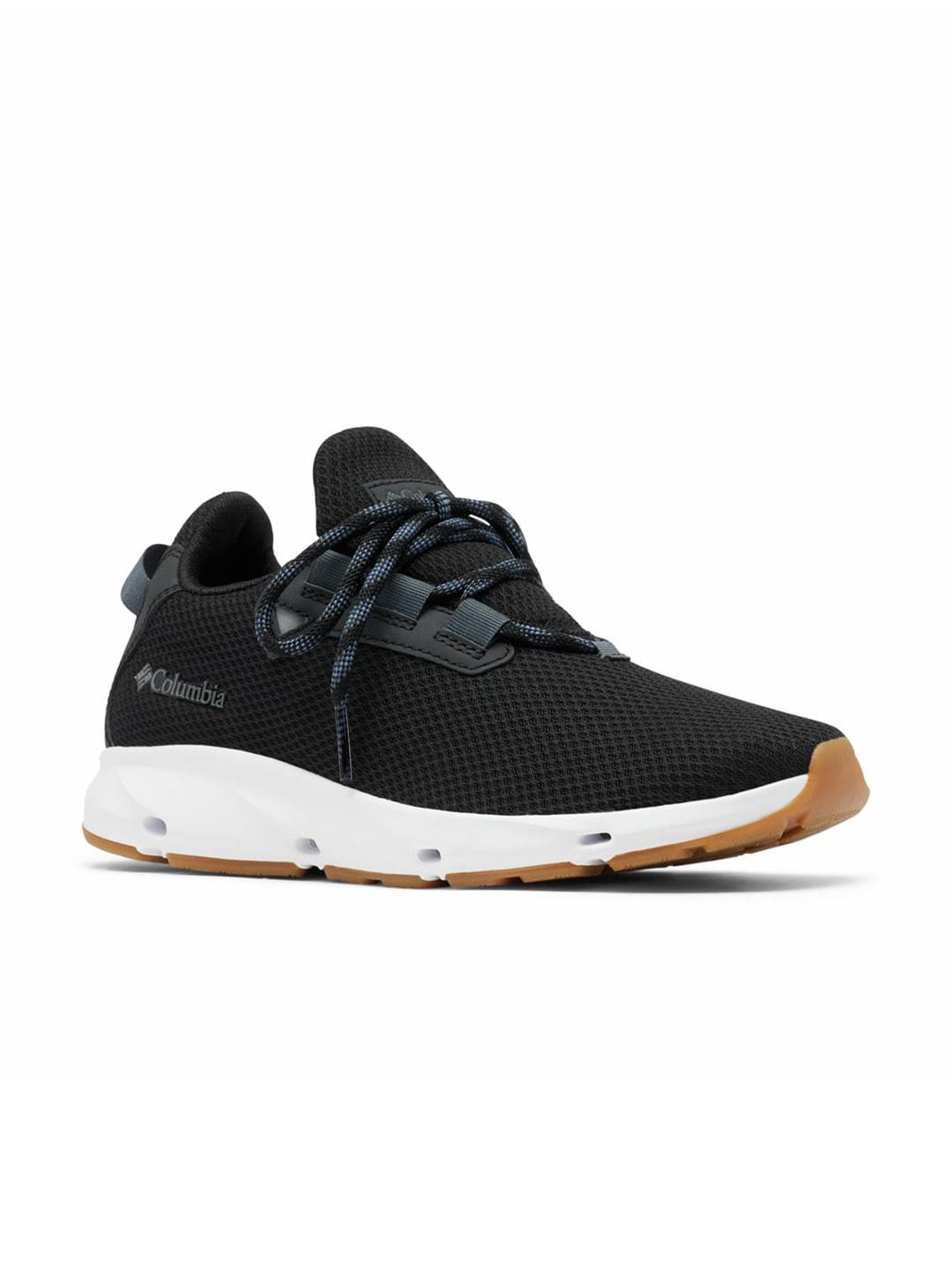 A Women Wearing Columbia Women Black COLUMBIA VENT AERO