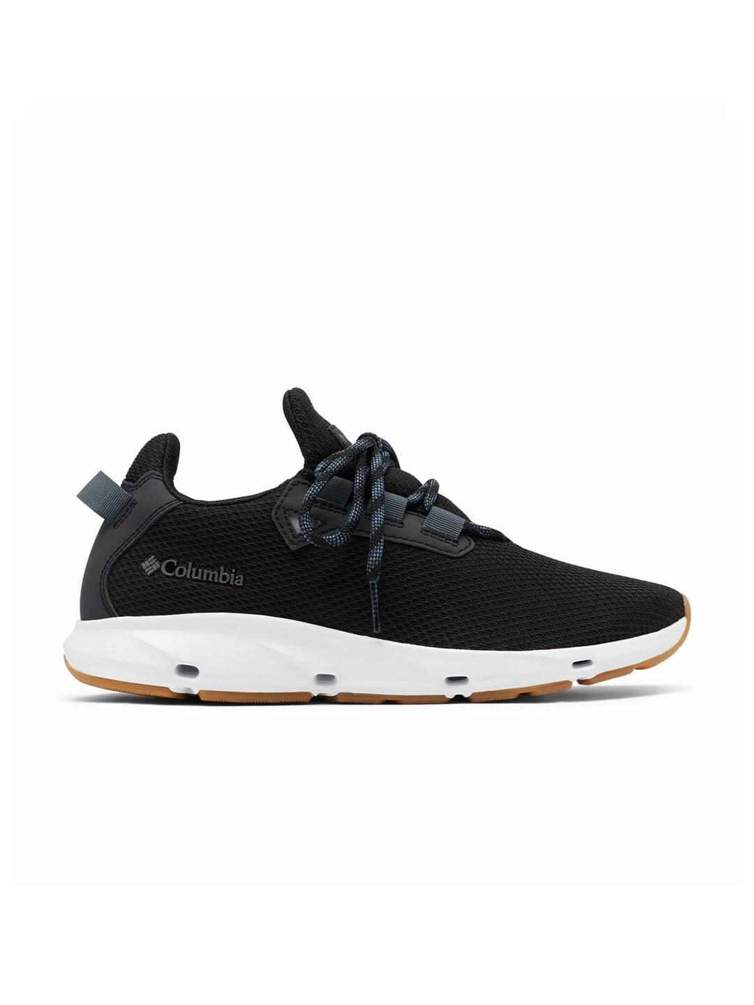 A Women Wearing Columbia Women Black COLUMBIA VENT AERO