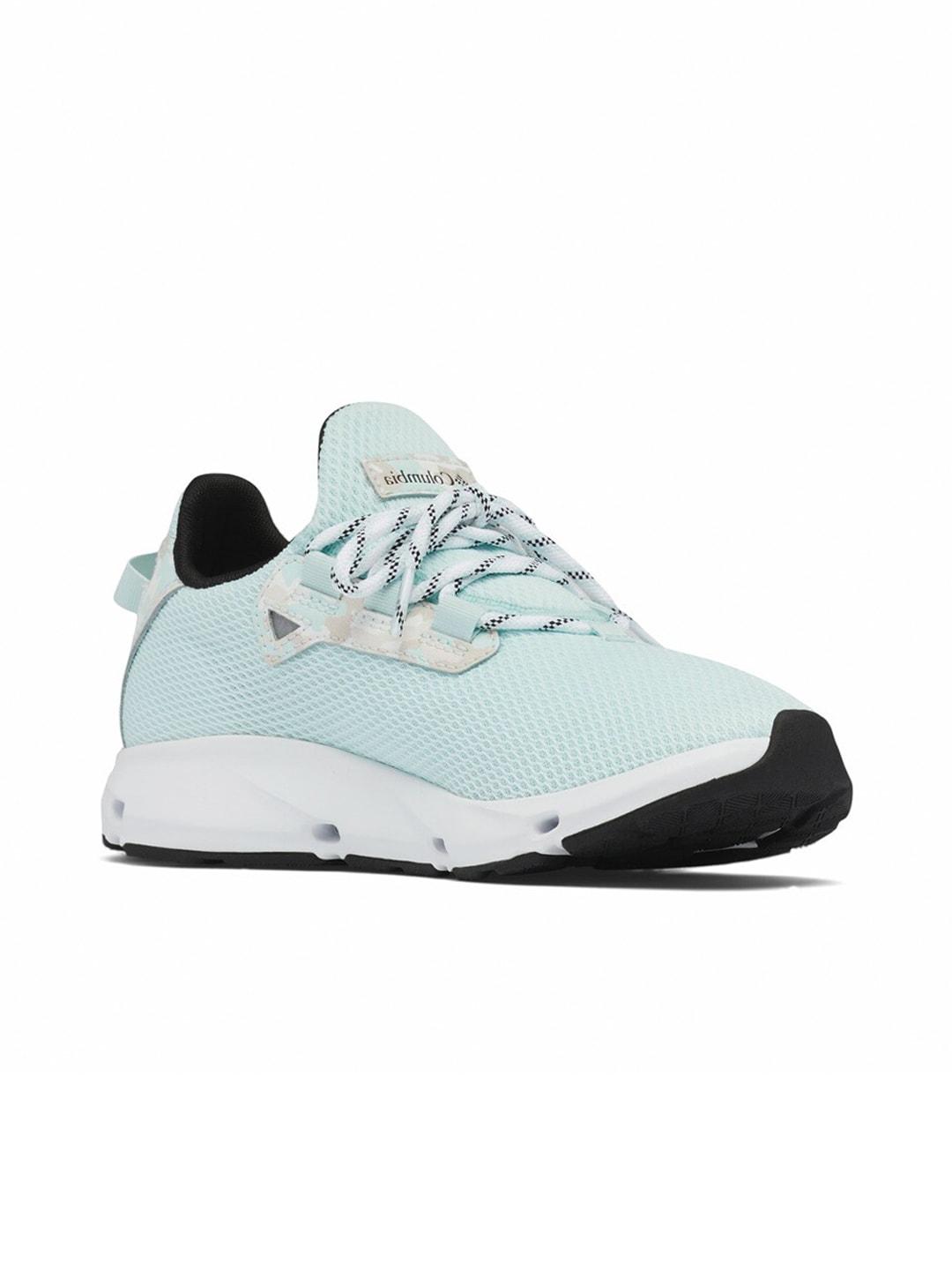 A Women Wearing Columbia Women Green COLUMBIA VENT AERO