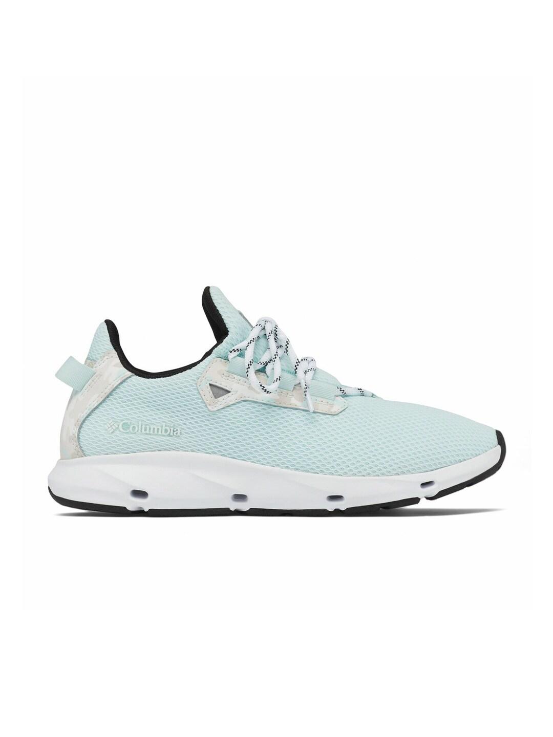 A Women Wearing Columbia Women Green COLUMBIA VENT AERO
