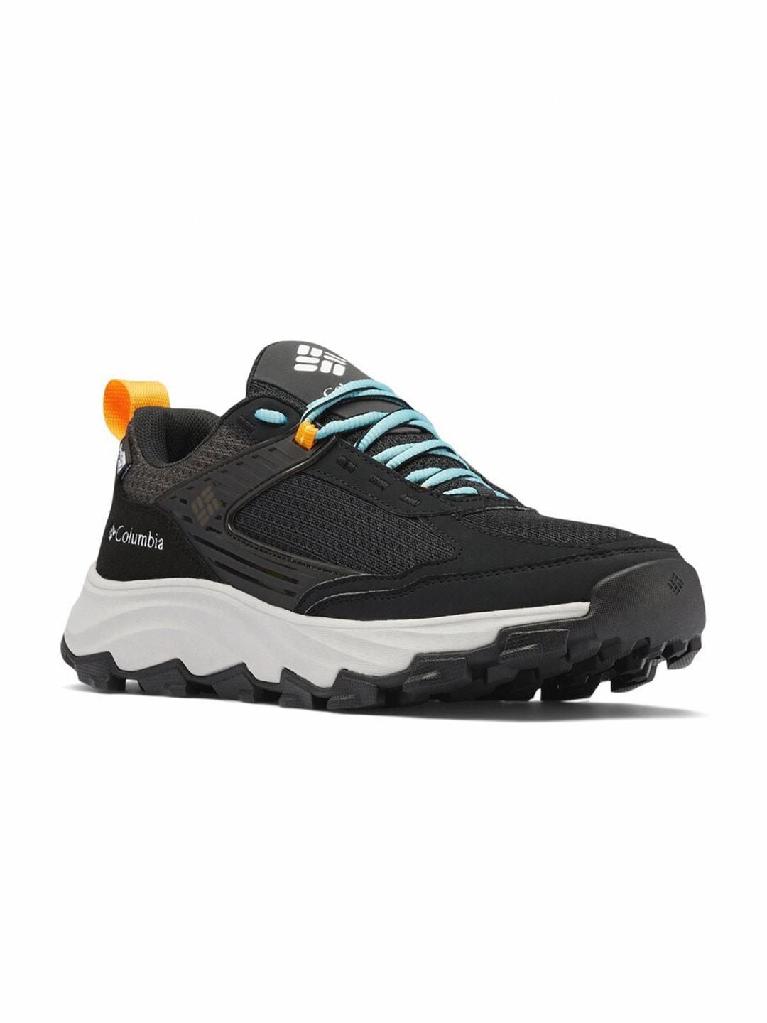 A Women Wearing Columbia Women Black HATANA MAX OUTDRY
