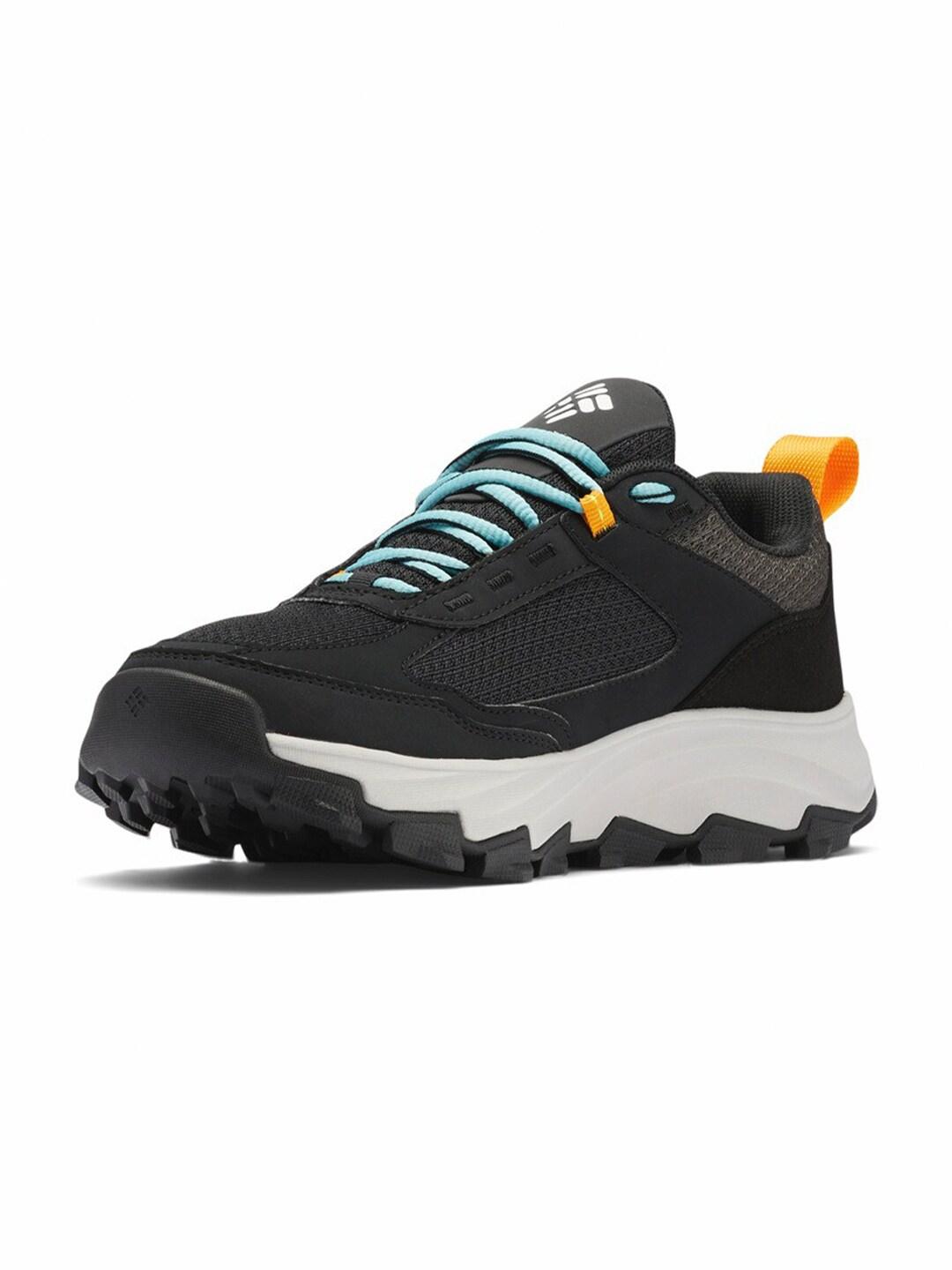 A Women Wearing Columbia Women Black HATANA MAX OUTDRY