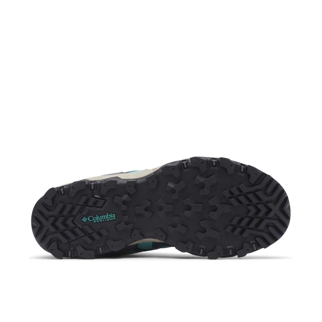 A Women Wearing Columbia Women Green PEAKFREAK X2 MID OUTDRY