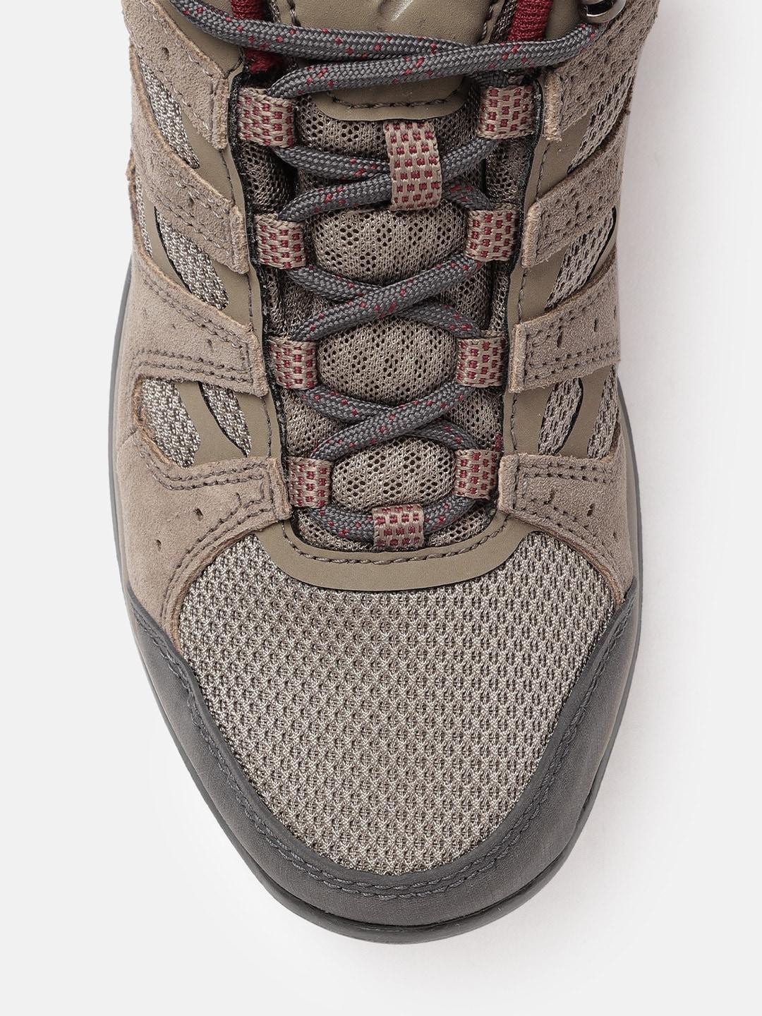 A Women Wearing Columbia Women Brown REDMOND V2 WP