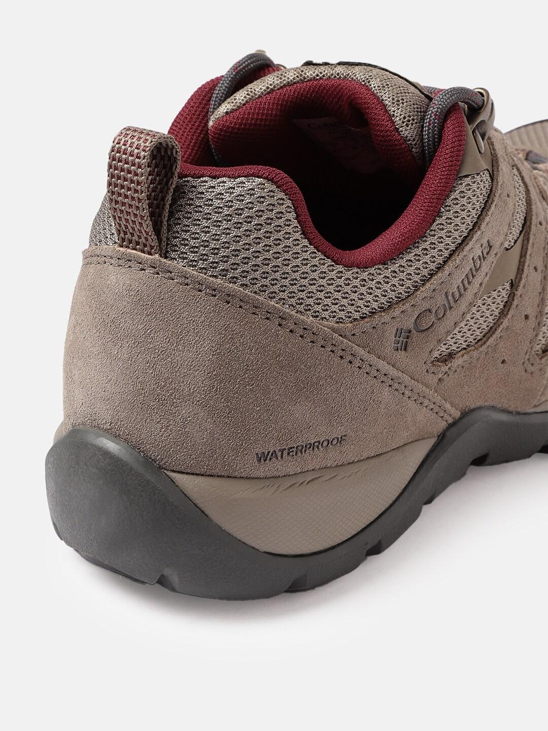 A Women Wearing Columbia Women Brown REDMOND V2 WP