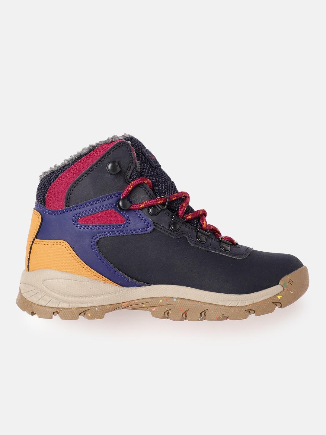 A Women Wearing Columbia Women Navy Blue NEWTON RIDGE PLUS OMNI HEAT