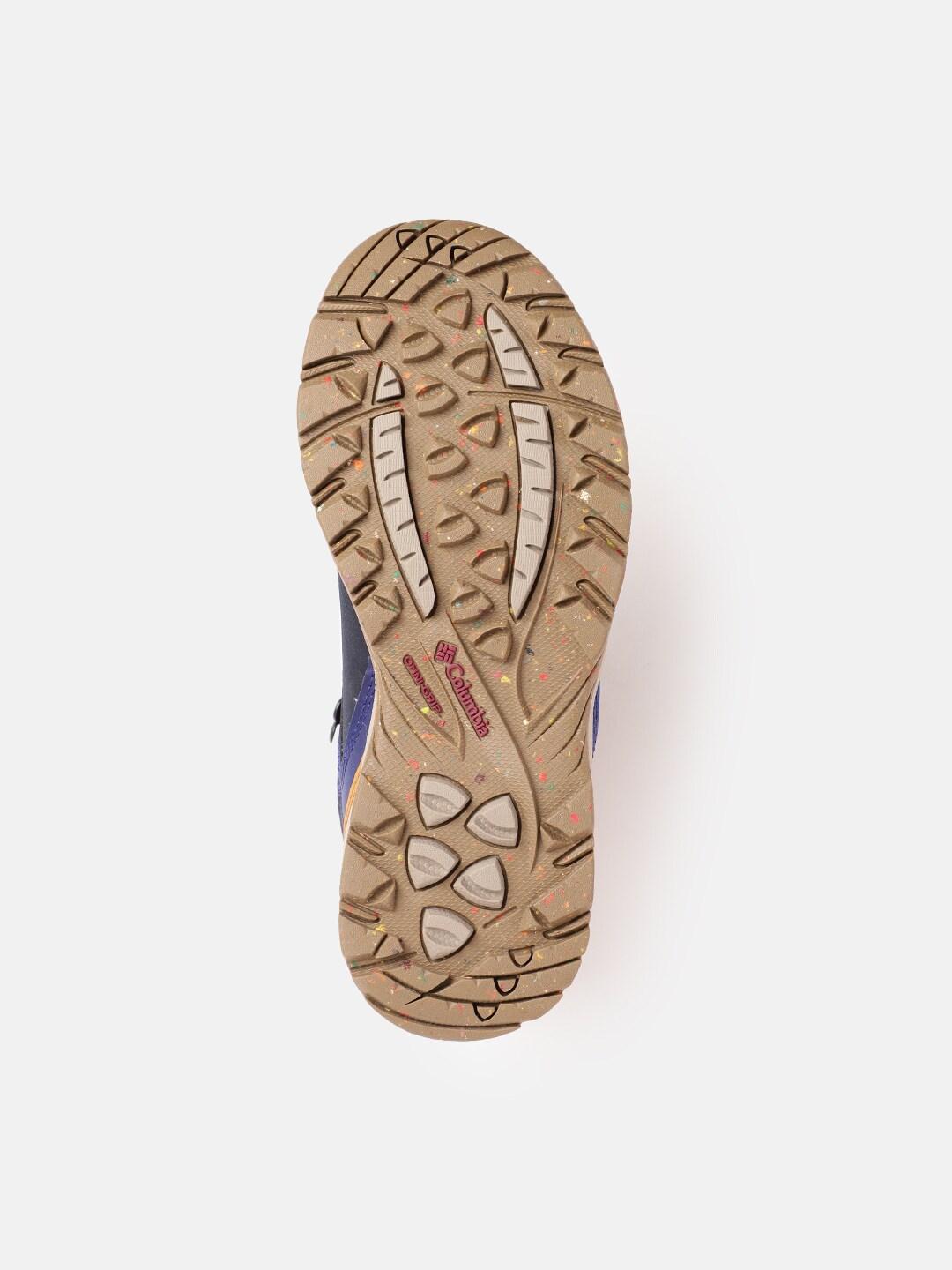 A Women Wearing Columbia Women Navy Blue NEWTON RIDGE PLUS OMNI HEAT