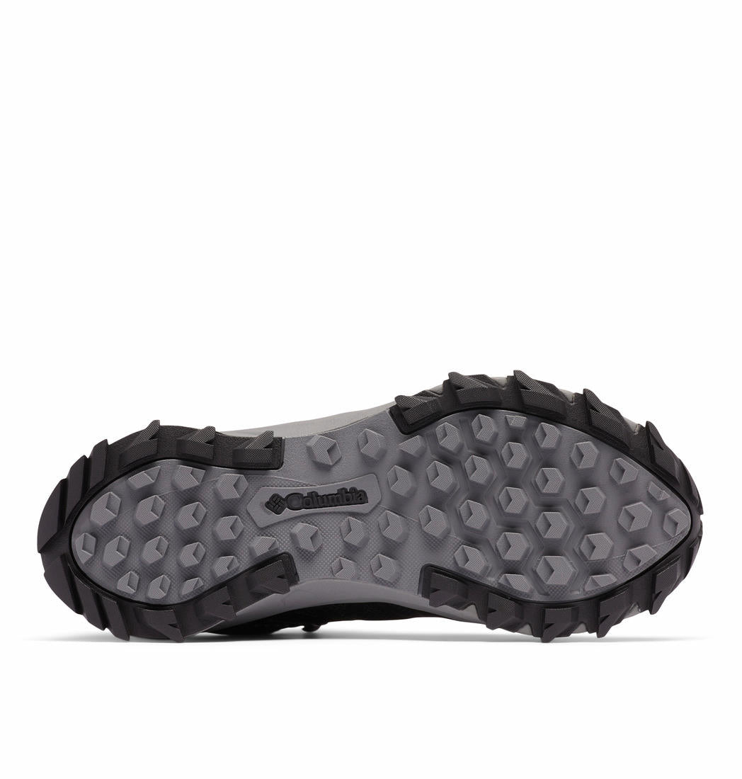 A Women Wearing Columbia Women Black PEAKFREAK II MID OUTDRY