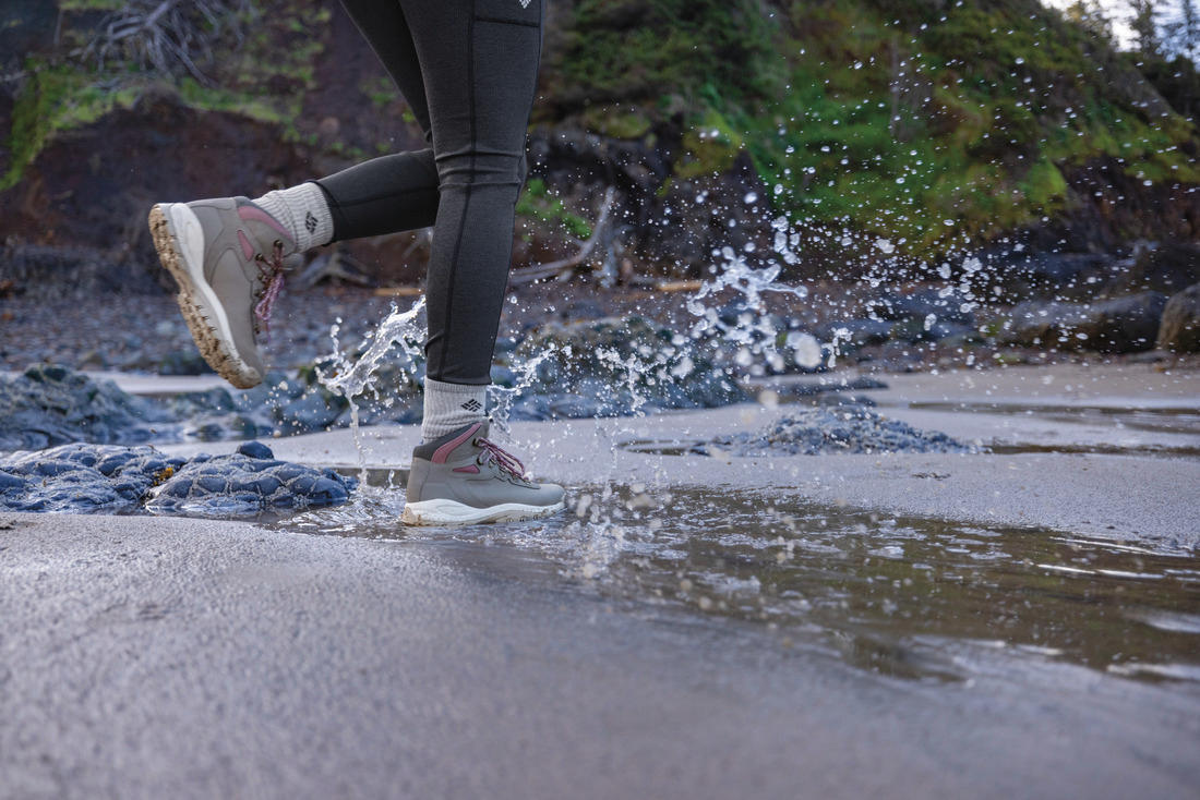 A Women Wearing Columbia Women Black NEWTON RIDGE PLUS