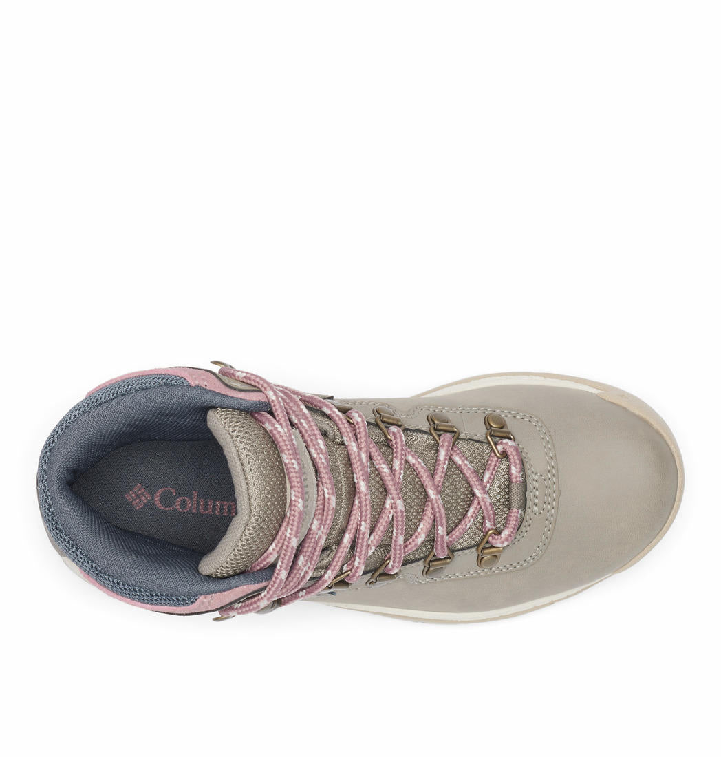 A Women Wearing Columbia Women Black NEWTON RIDGE PLUS