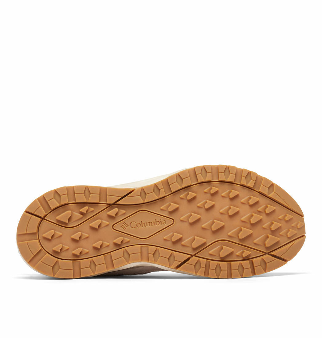 A Women Wearing Columbia Women Brown PLATEAU VENTURE