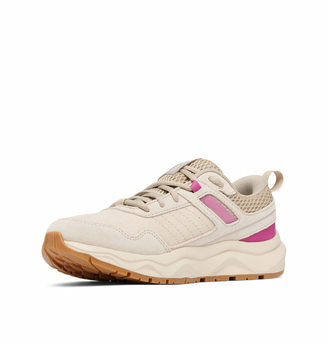 A Women Wearing Columbia Women Brown PLATEAU VENTURE